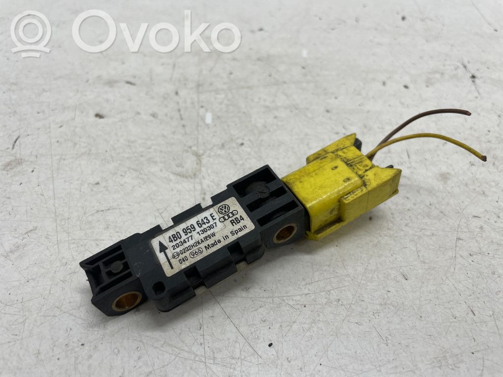 Volkswagen Touareg I Airbag deployment crash/impact sensor 
