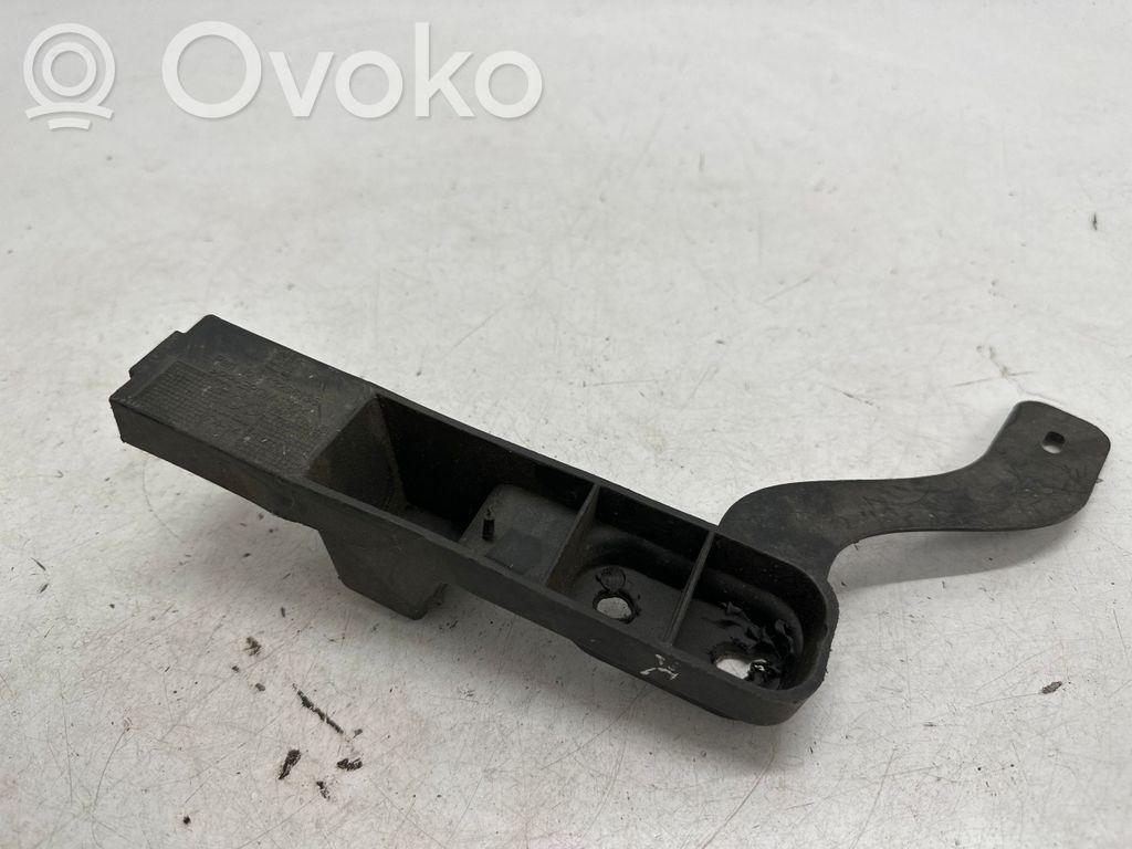 Opel Astra J Support de pare-chocs arrière 