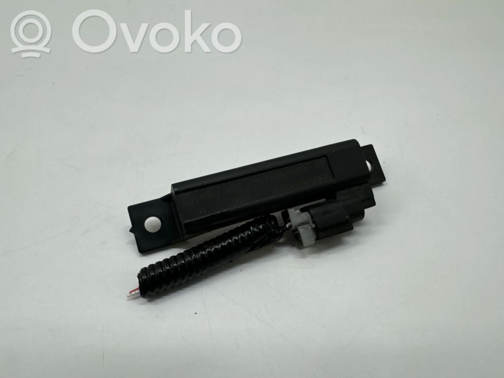 Nissan Qashqai J12 Interior comfort aerial antenna 