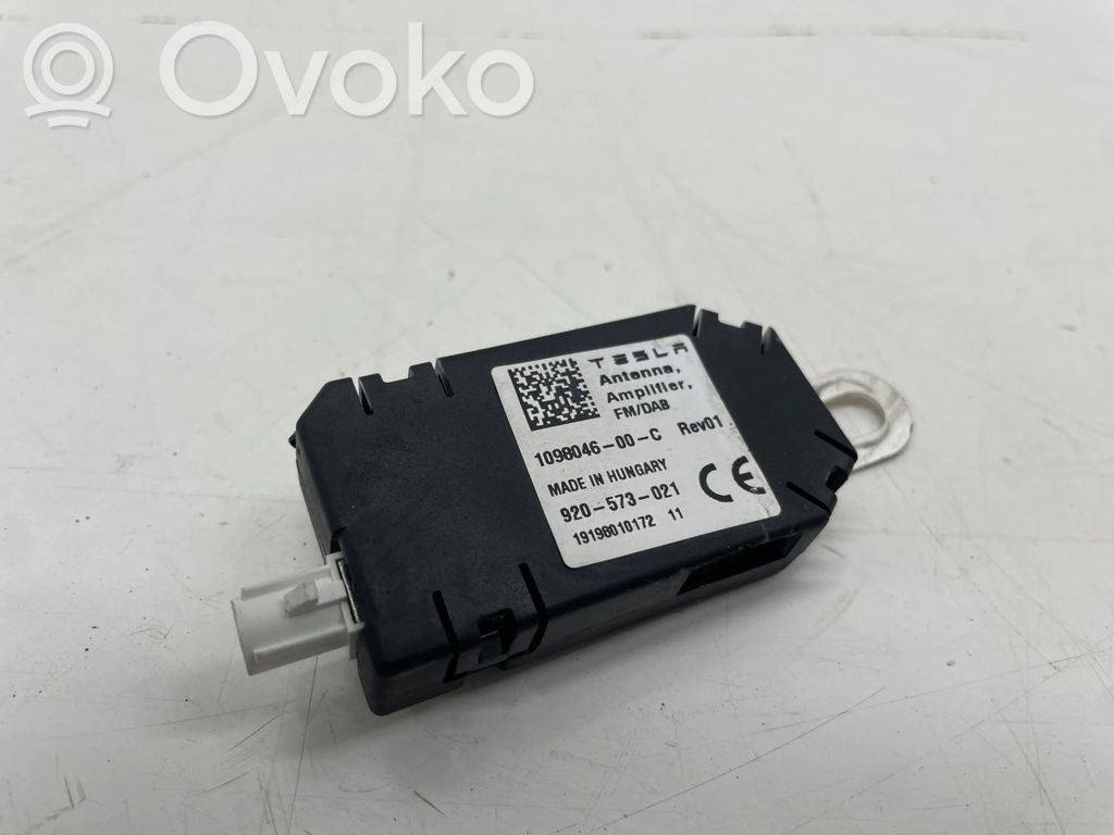 Tesla Model 3 Antenos stiprintuvas 