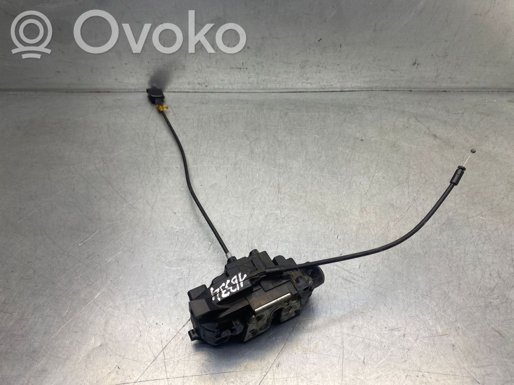 Renault Clio III Priekšpusē slēdzene 