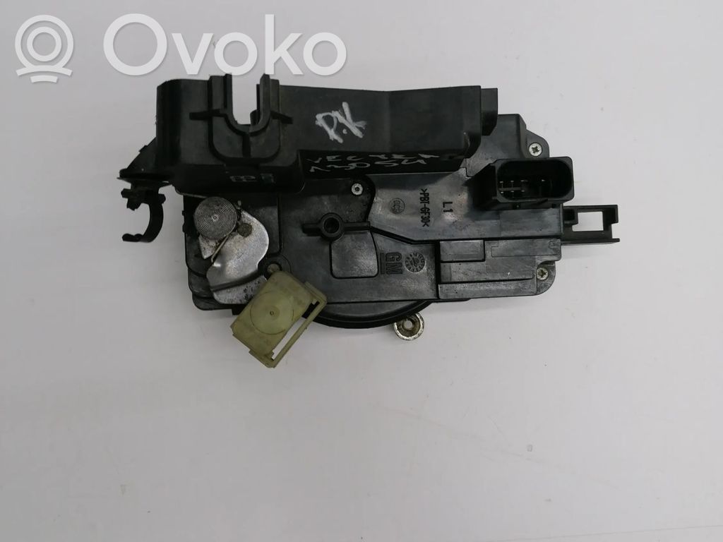 Opel Vectra C Front door lock 