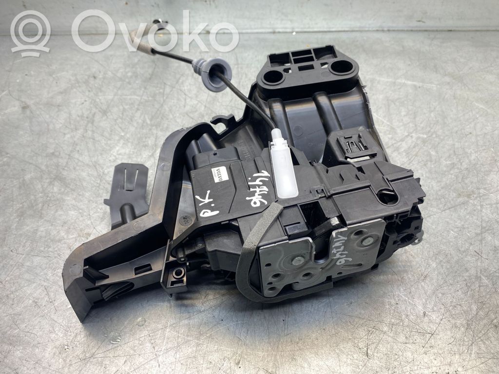 Volvo XC90 Priekšpusē slēdzene 