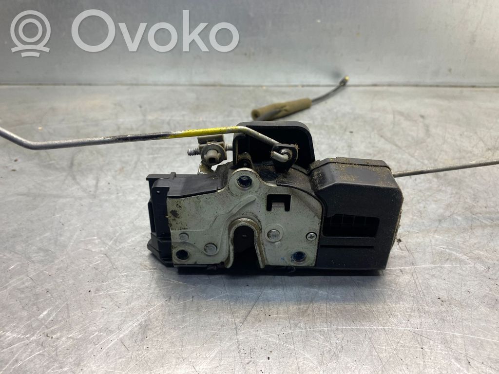 Opel Antara Priekšpusē slēdzene 