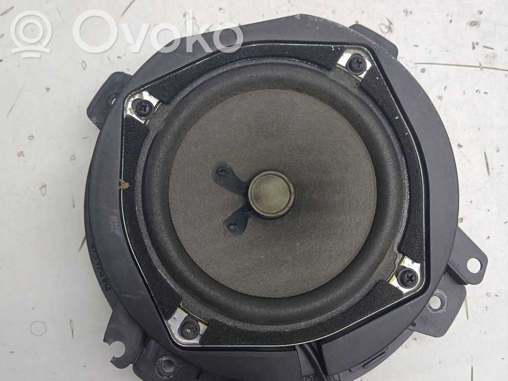 KIA Picanto Takaoven kaiutin 