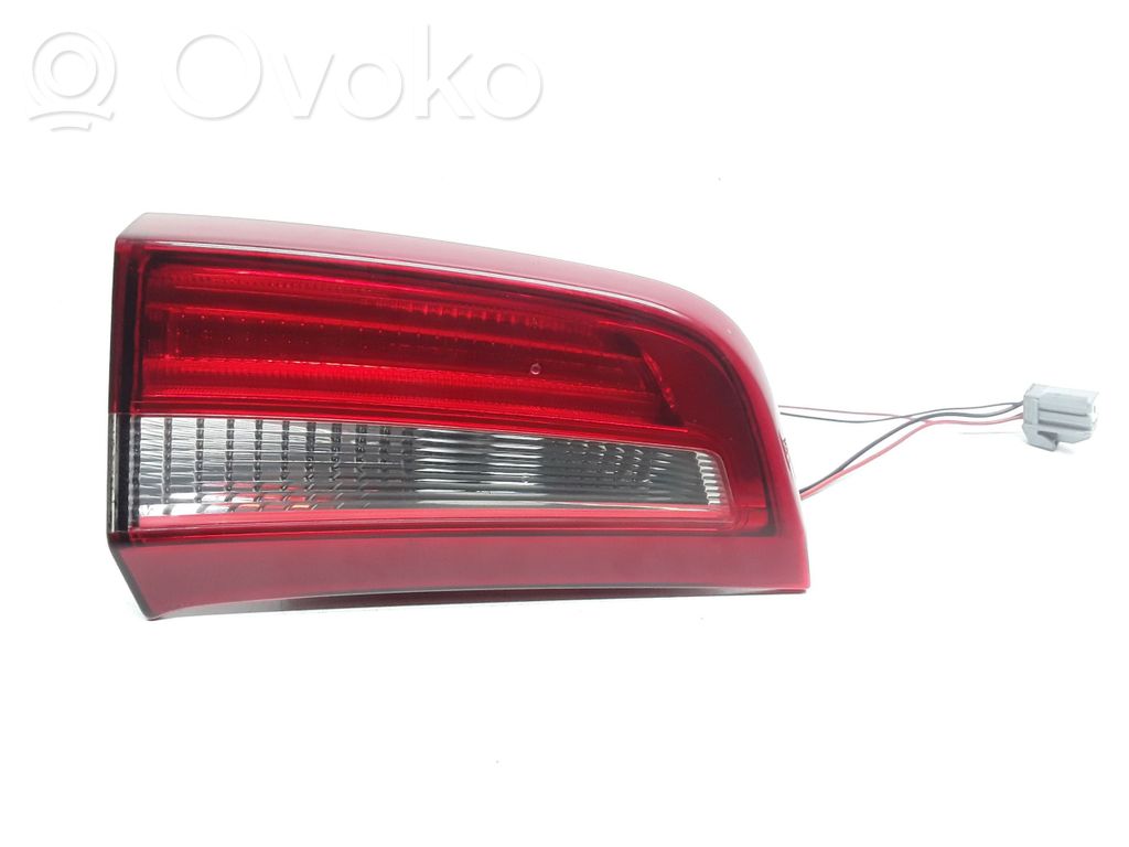 Volvo S60 Aizmugurējais lukturis pārsegā 