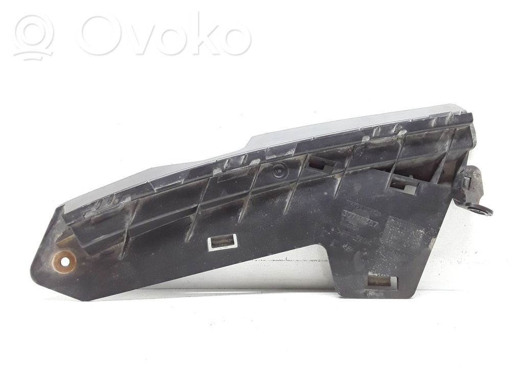 Volvo V70 Uchwyt / Mocowanie zderzaka przedniego 