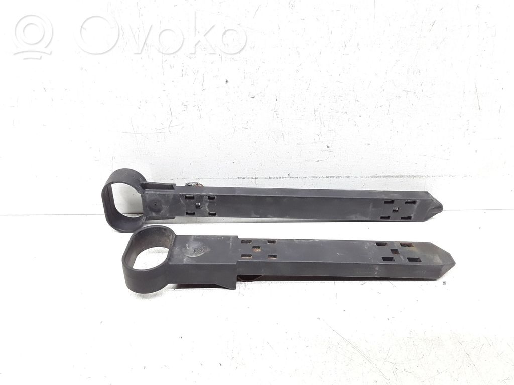 Volvo V60 Headlight/headlamp mounting bracket 