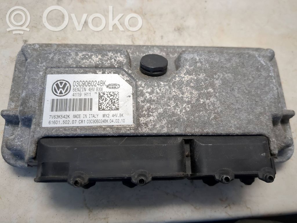 Volkswagen Golf VII Engine control unit/module 