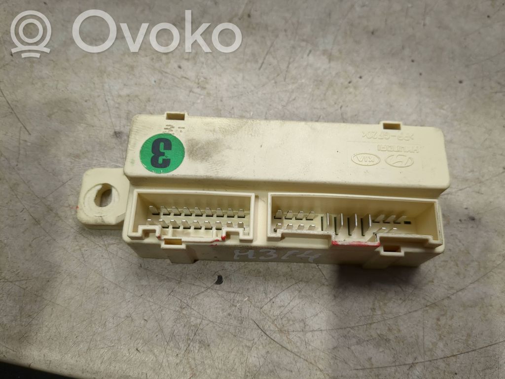 Hyundai i40 Door central lock control unit/module 
