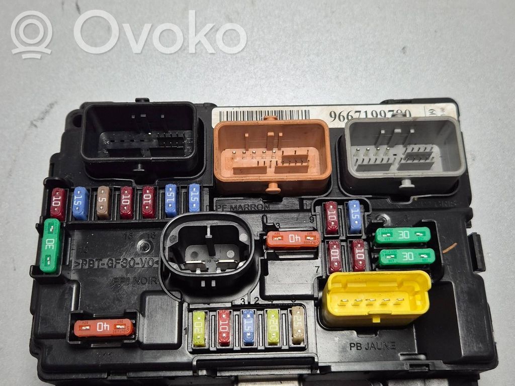 Peugeot 308 Fuse module 