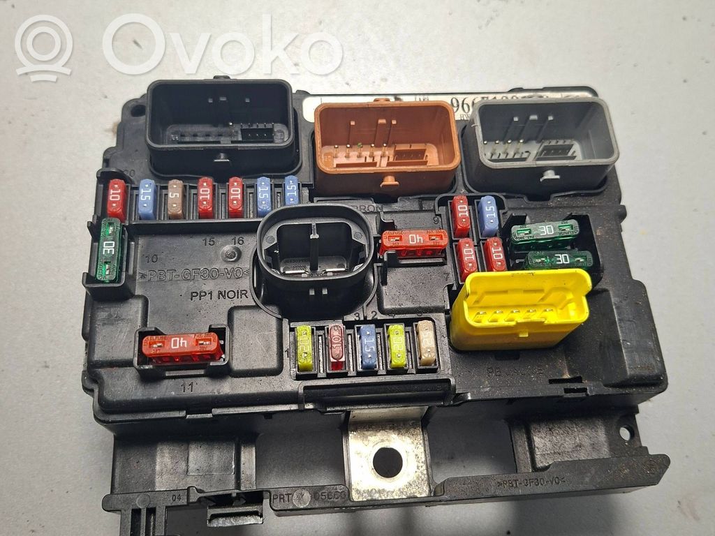 Peugeot 308 Fuse module 