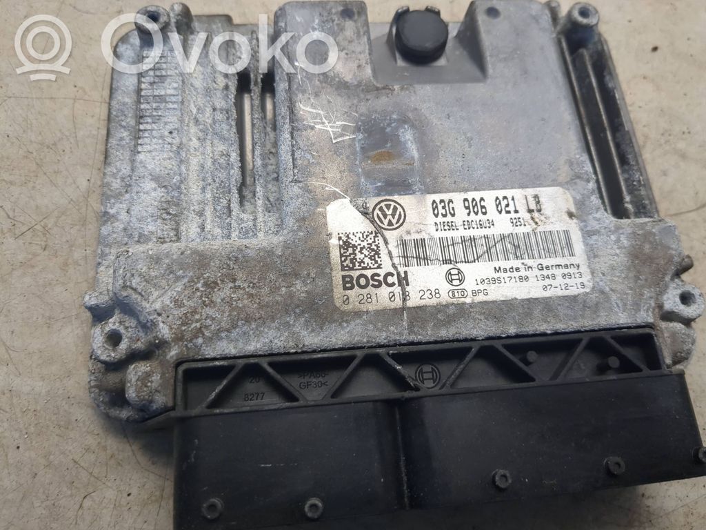 Volkswagen PASSAT B6 Engine control unit/module 