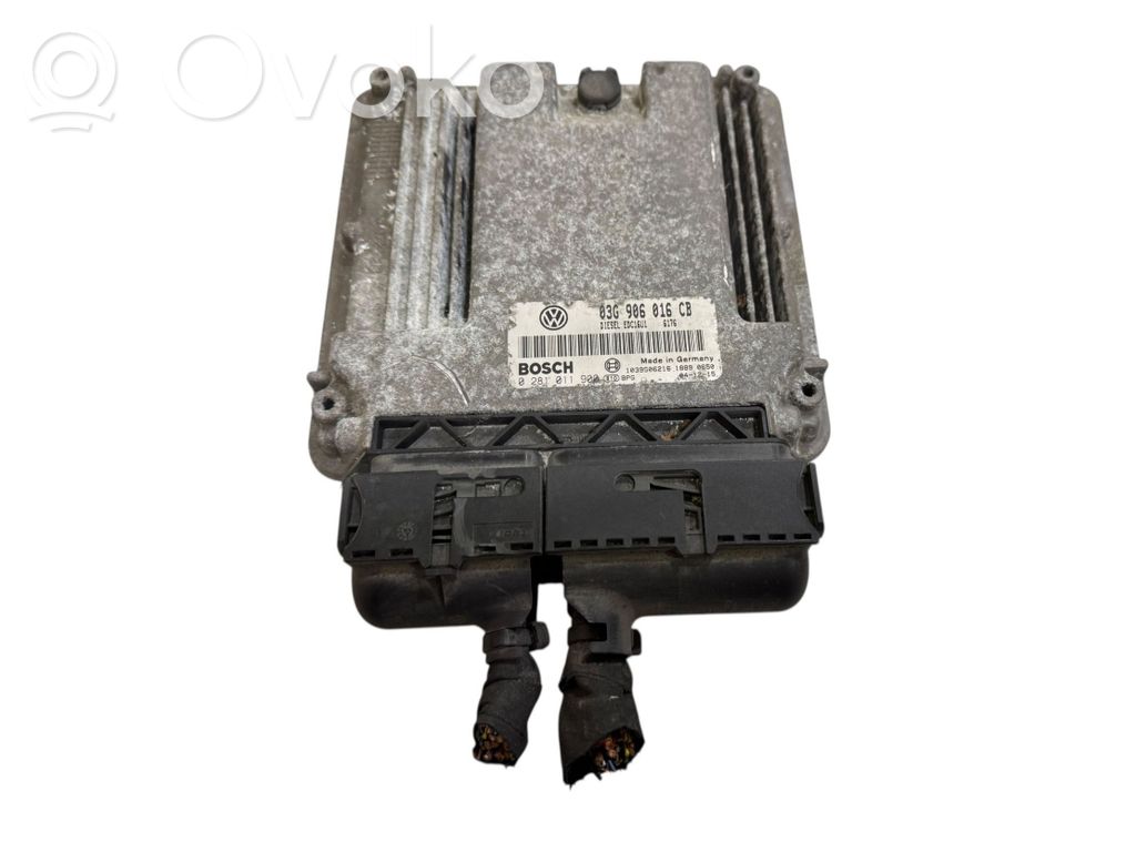 Volkswagen Golf V Engine control unit/module 