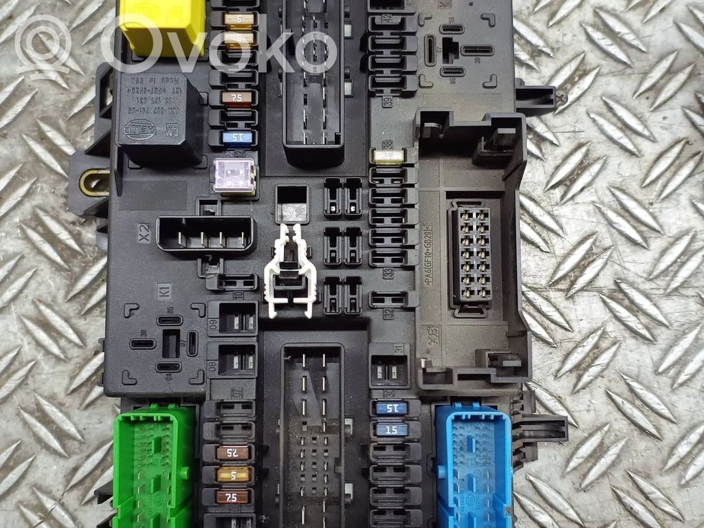 Opel Astra H Juego de caja de fusibles 