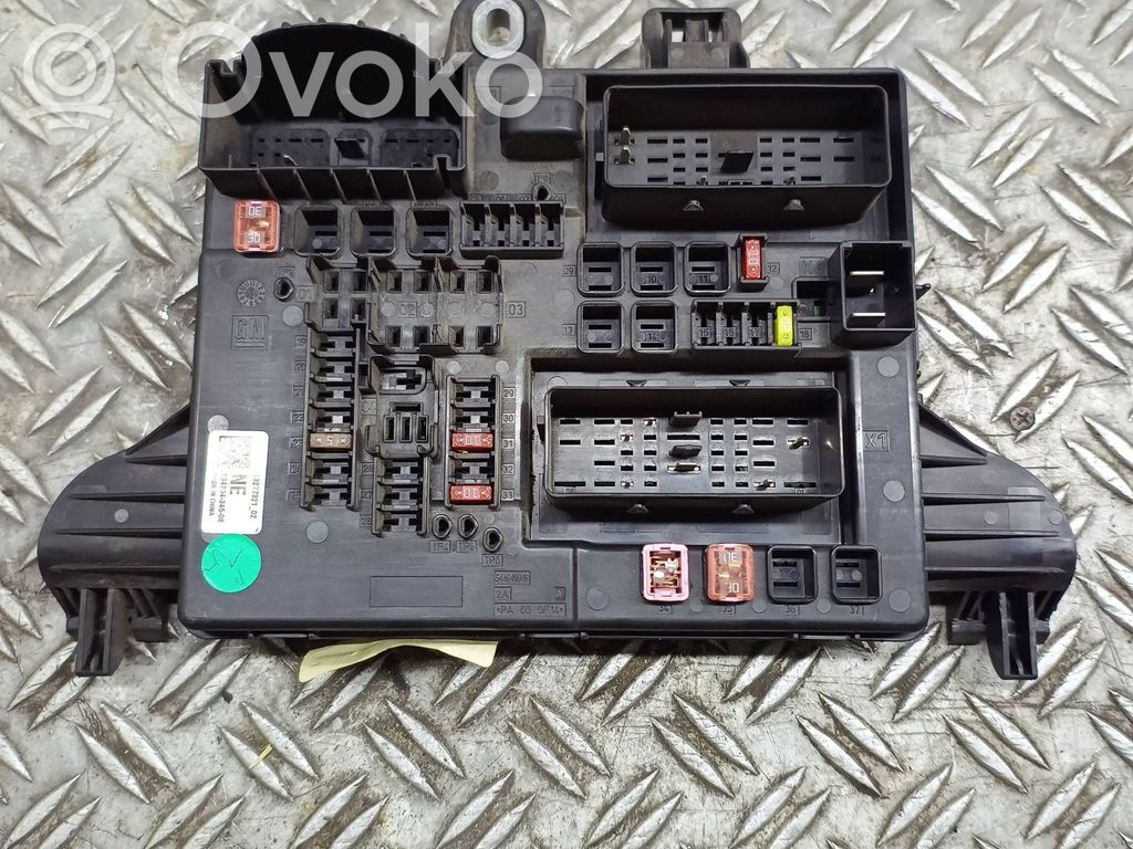 Opel Insignia A Fuse module 