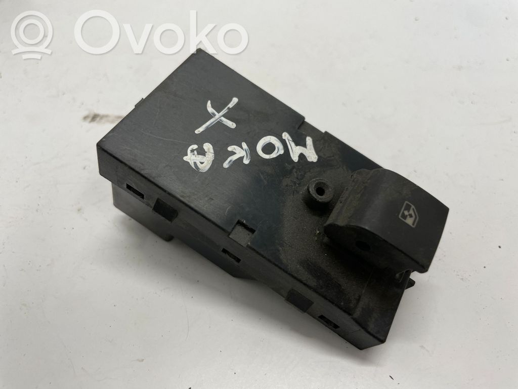 Opel Mokka X Electric window control switch 