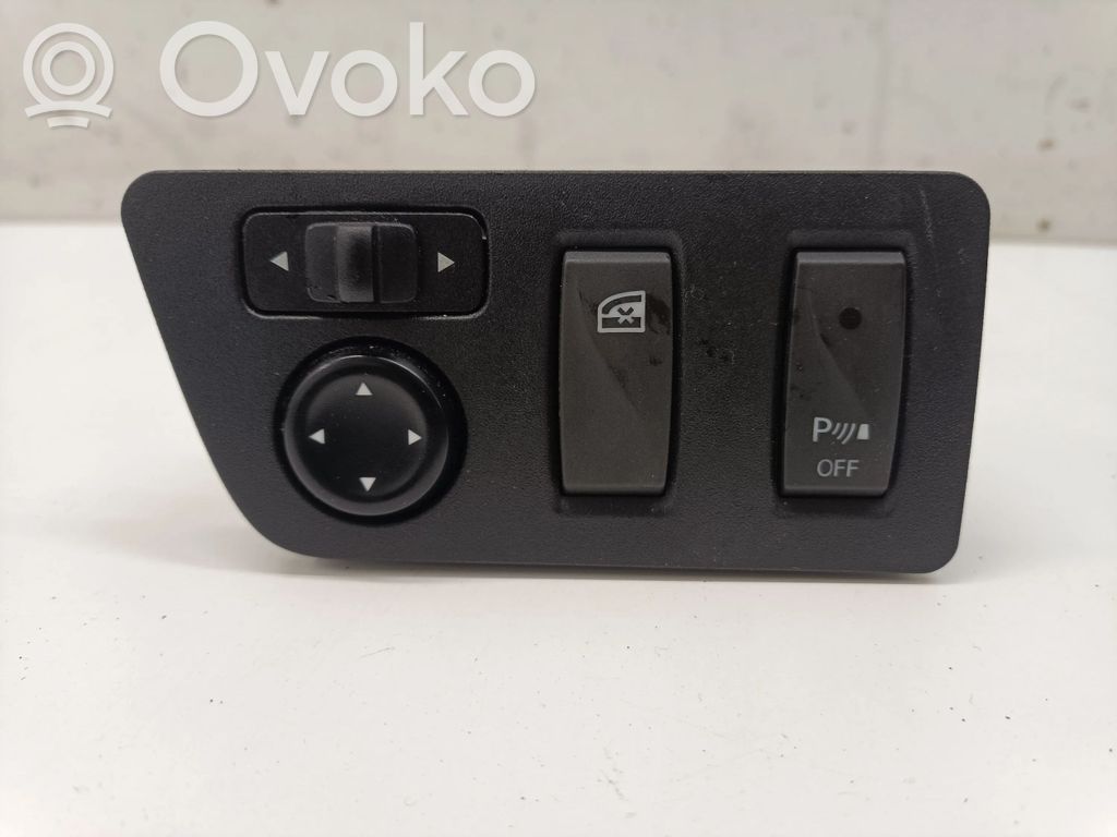 Dacia Spring Wing mirror switch 