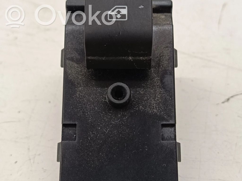 Opel Astra K Electric window control switch 