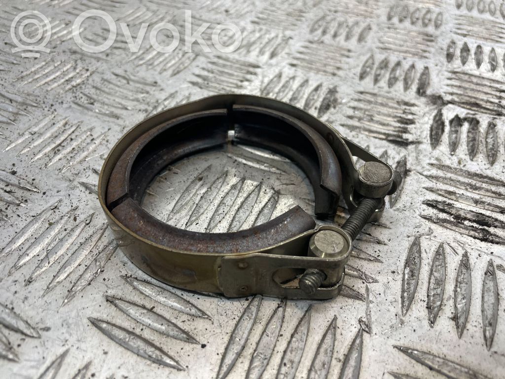 Volkswagen PASSAT B8 Clemă conector țeavă eșapament 