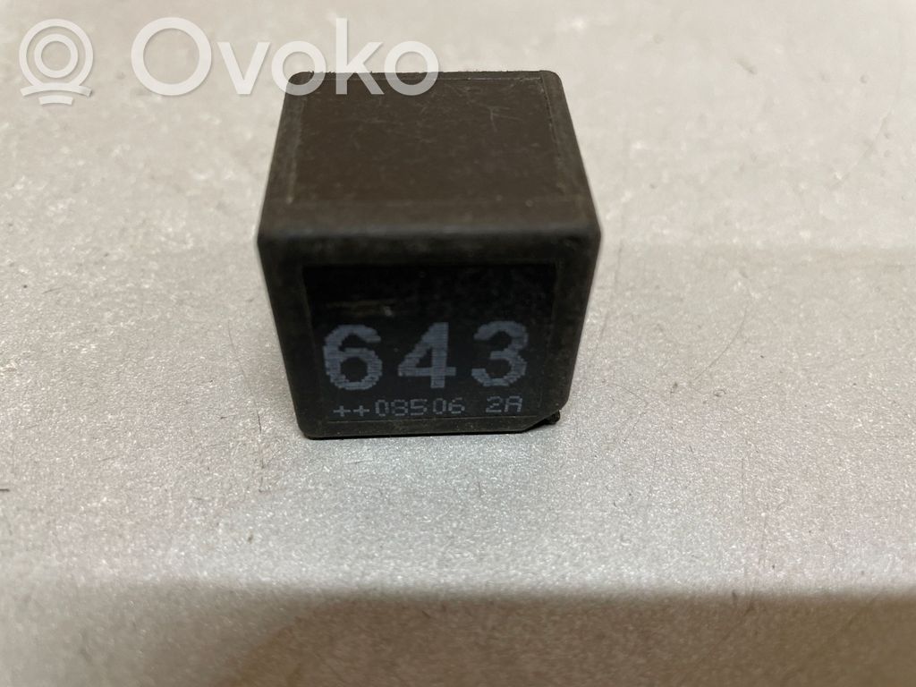 Audi A4 S4 B7 8E 8H Muu rele 