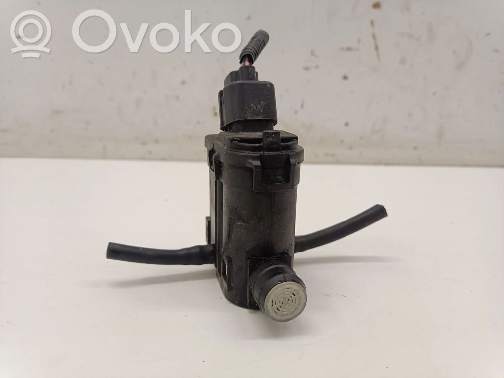 Hyundai Kona I Windscreen/windshield washer pump 