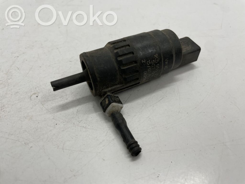 Volkswagen Golf VII Windscreen/windshield washer pump 