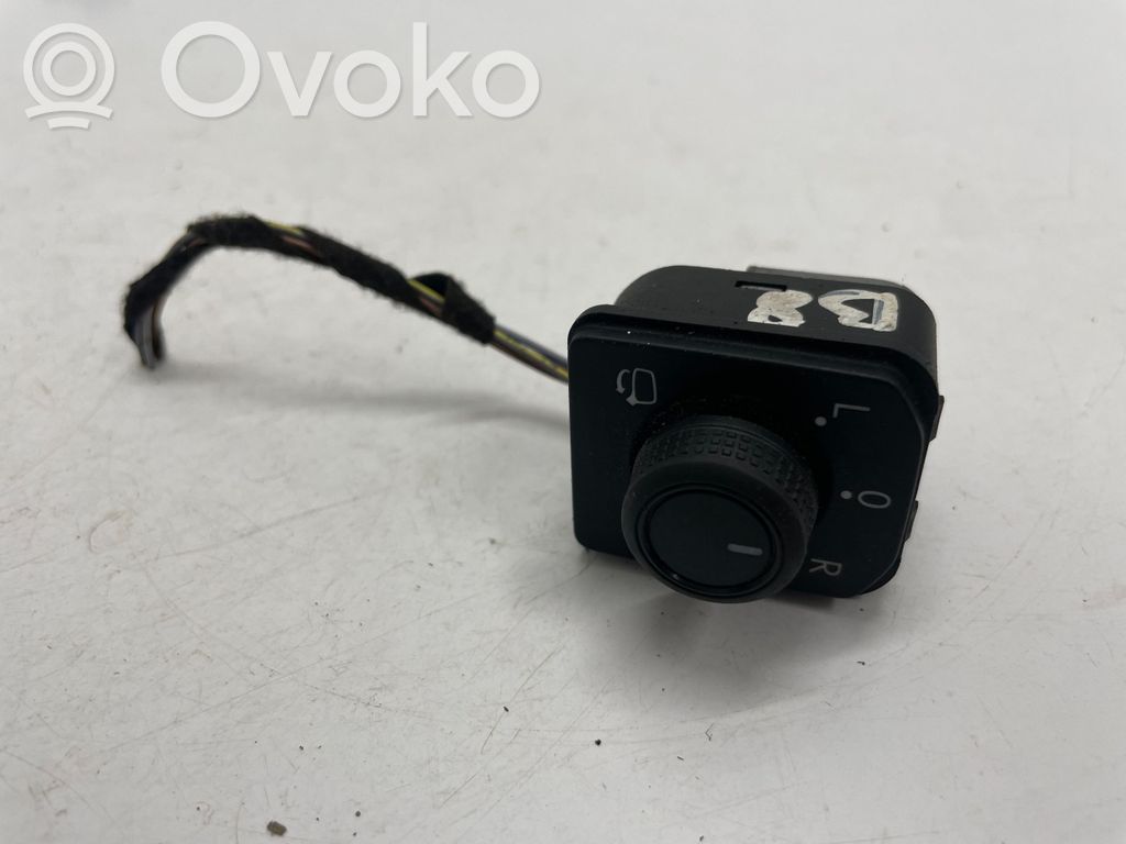 Volkswagen PASSAT B8 Wing mirror switch 