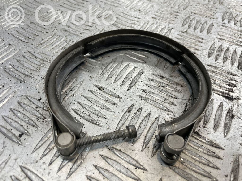 Volkswagen PASSAT B8 Zacisk obejmy rury tłumika 