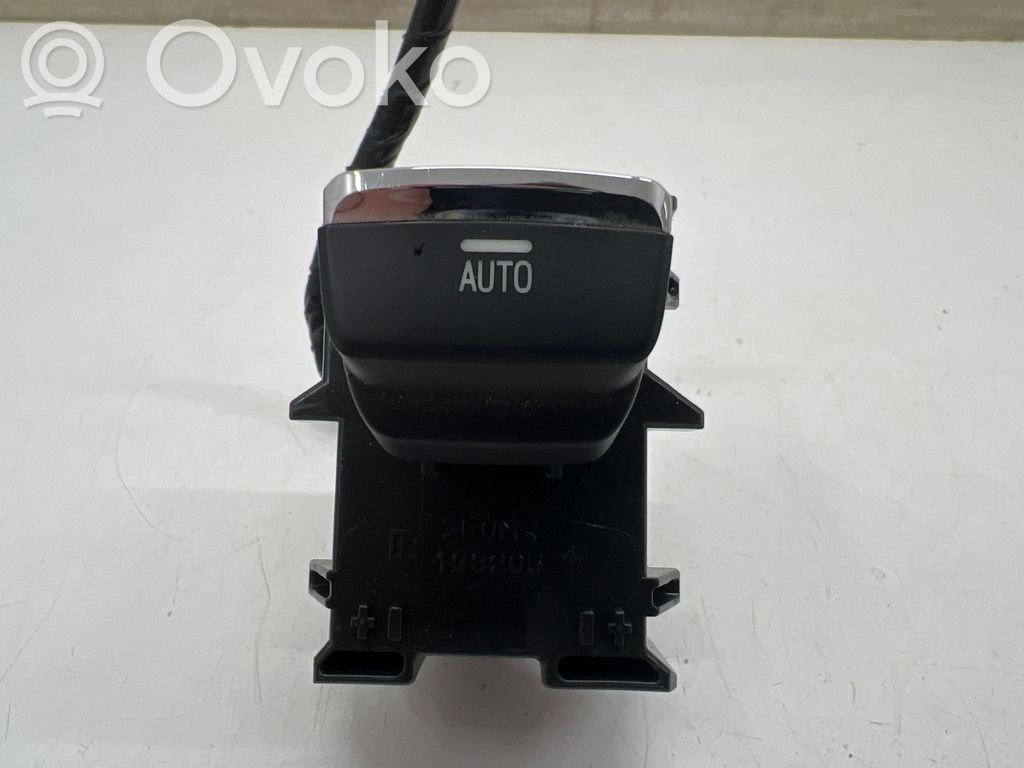 Subaru Forester SK Electric window control switch 