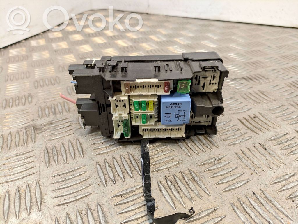 Peugeot 308 Fuse module 