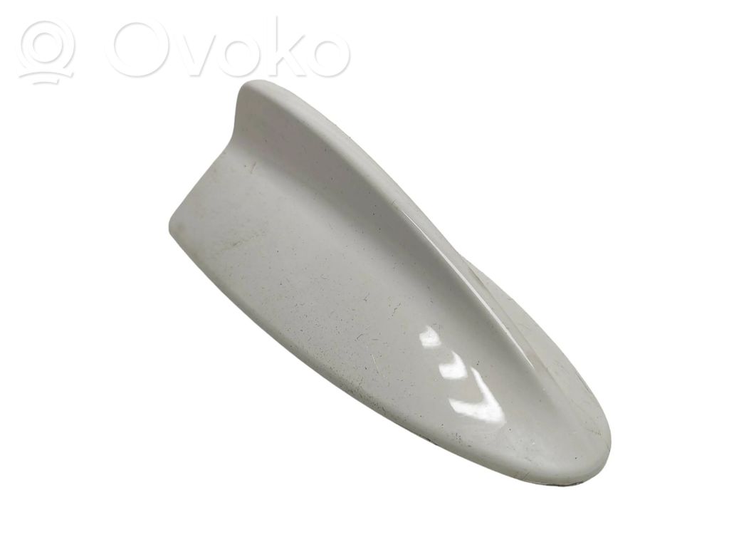 Osłona anteny dachowej GPS   6972573,50010185,22032016