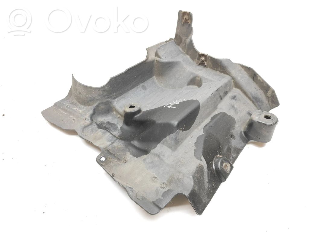 BMW 5 F10 F11 Kita variklio skyriaus detalė 