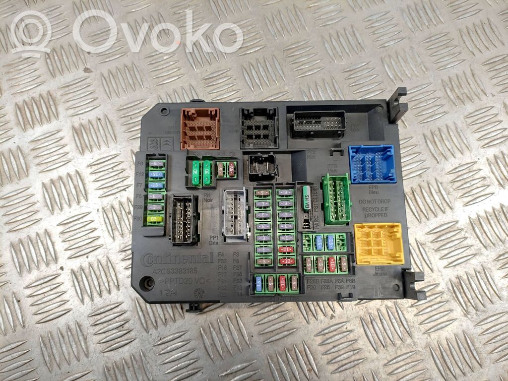 Peugeot 308 Fuse module 