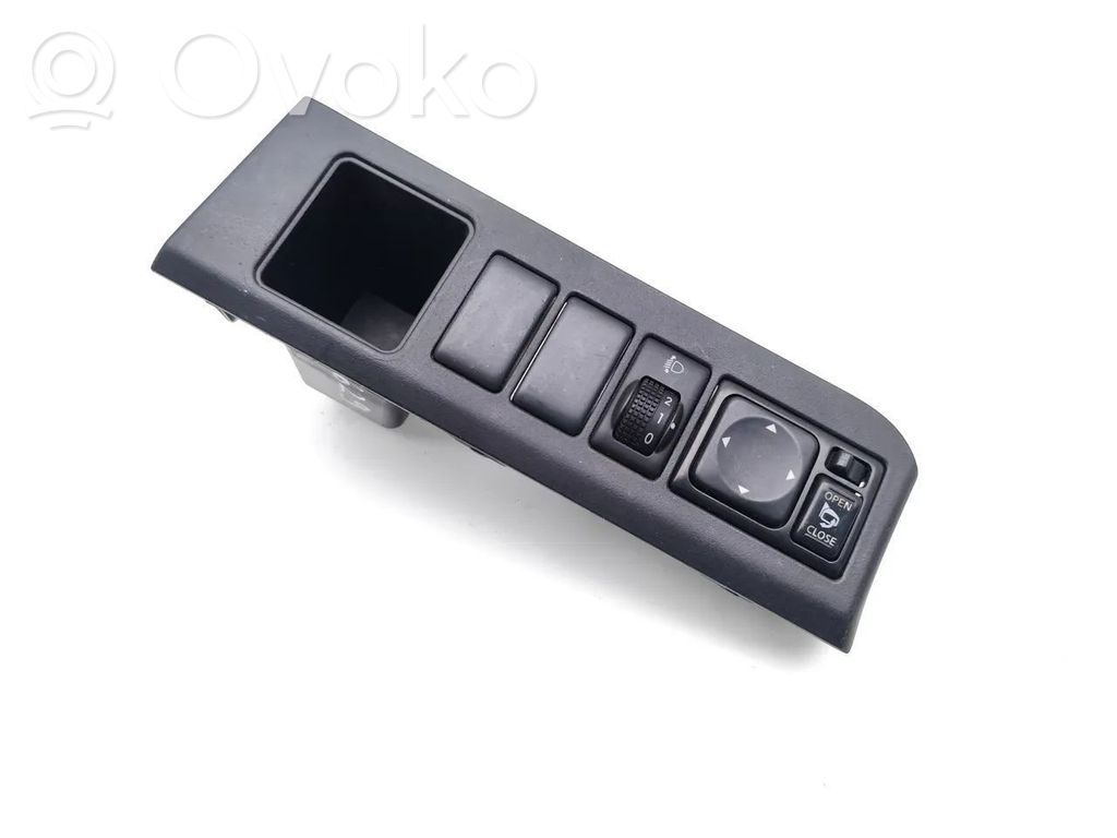 Nissan Note (E11) Wing mirror switch 