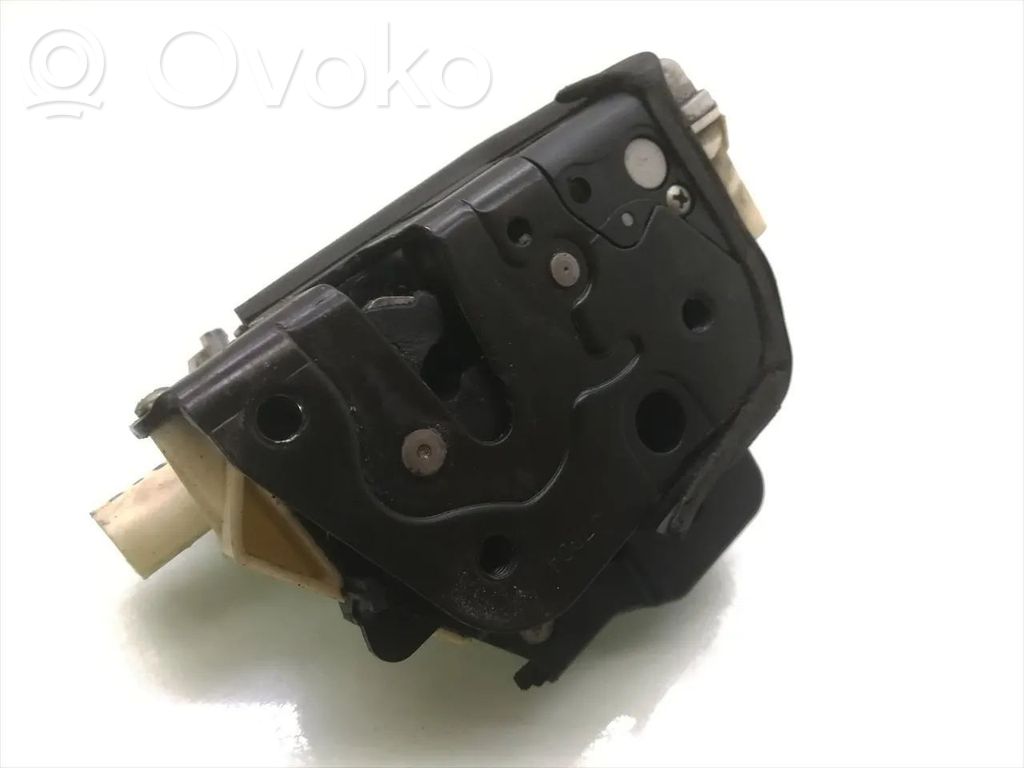 Audi A4 S4 B6 8E 8H Etuoven lukko 