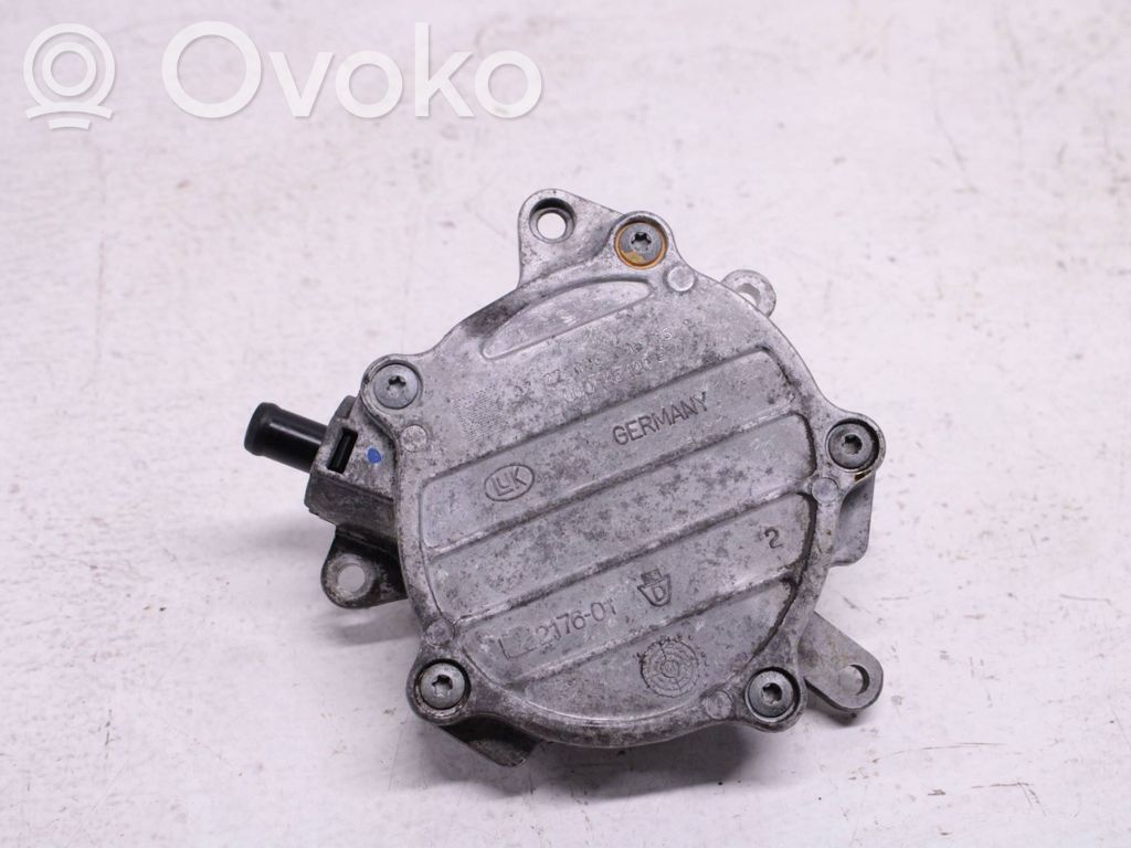 Volkswagen PASSAT B6 Vacuum pump 