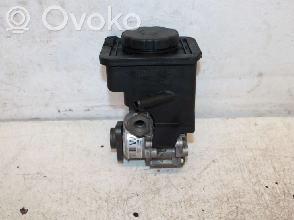 BMW 5 E39 Power steering pump 