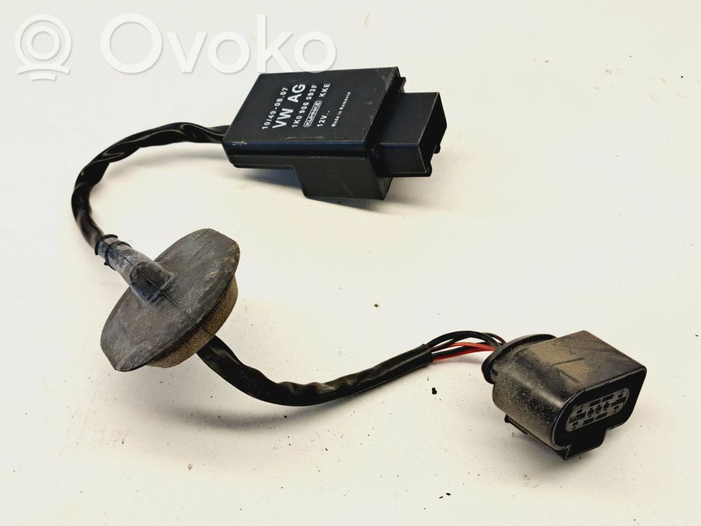 Skoda Fabia Mk2 (5J) Fuel pump relay 