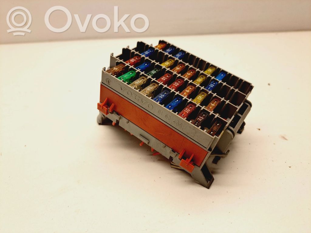 Volvo V70 Saugiklių dėžė (komplektas) 