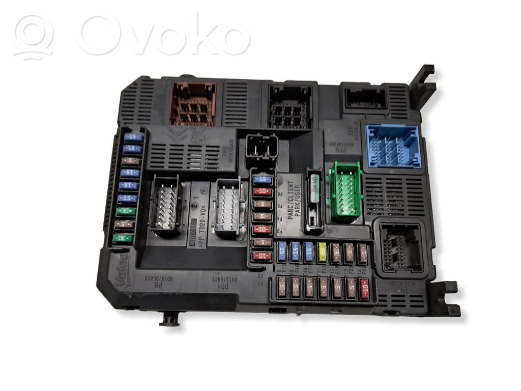Peugeot 208 I Fuse module 