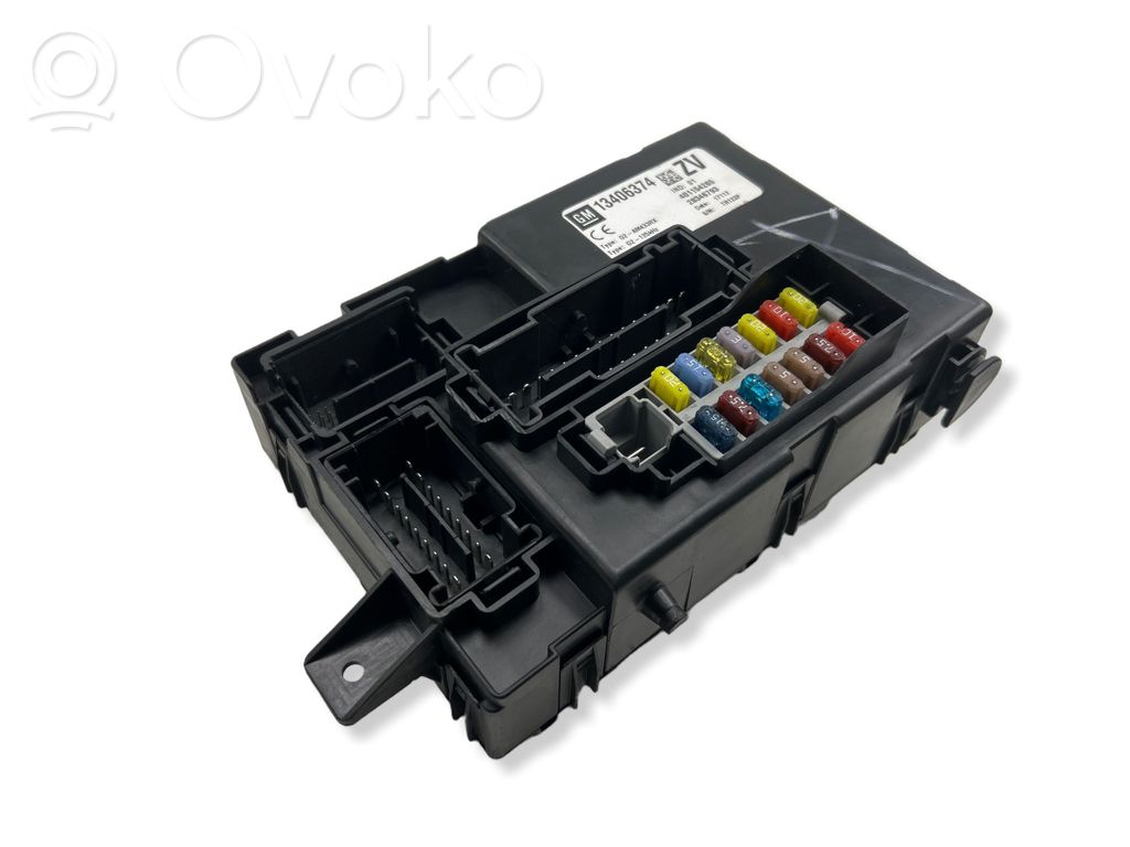 Opel Meriva B Fuse module 