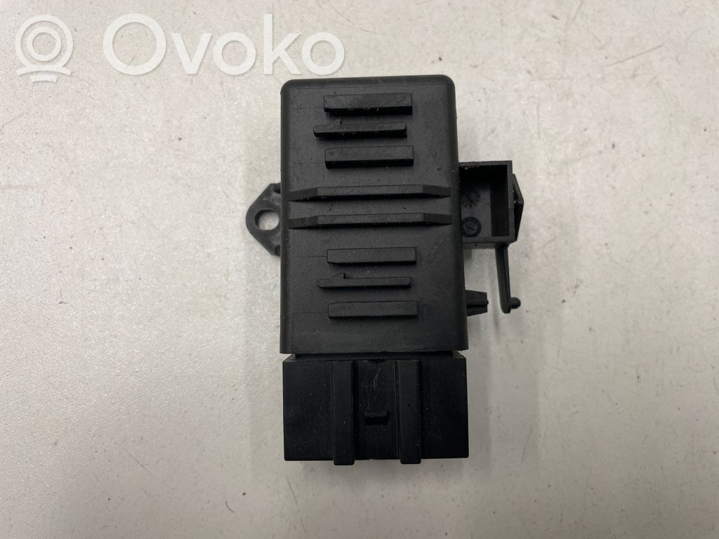 Skoda Rapid (NH) Seat heating relay 