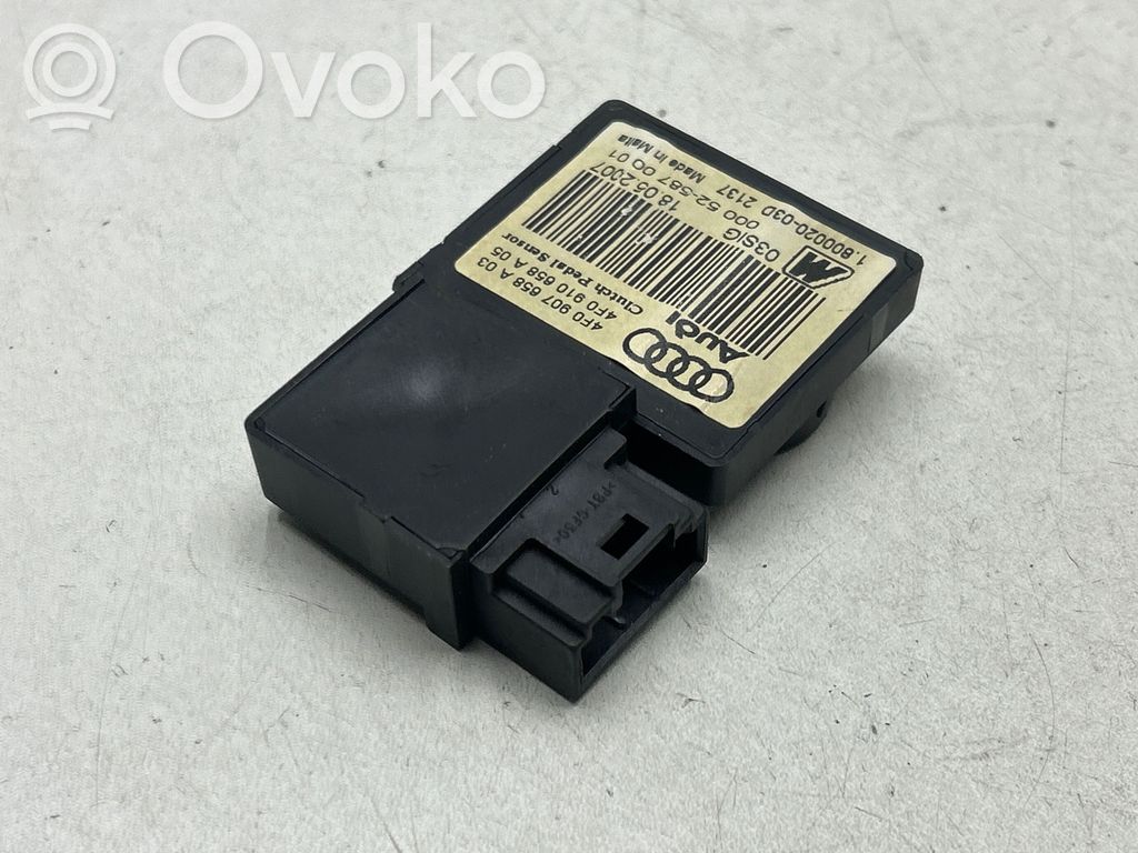 Audi A6 S6 C6 4F Clutch pedal sensor 