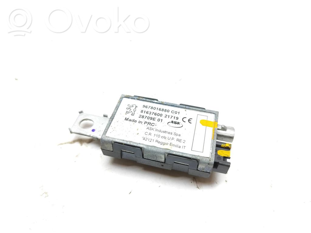 Peugeot 5008 II Antenos stiprintuvas 
