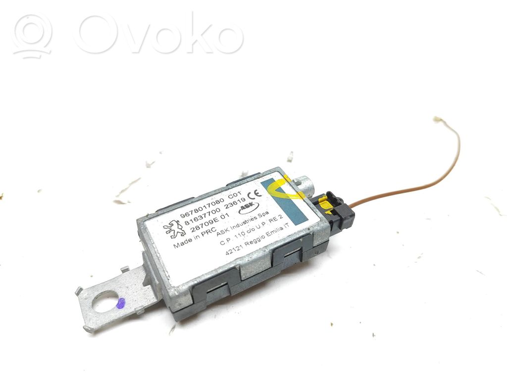 Peugeot 5008 II Aerial antenna amplifier 