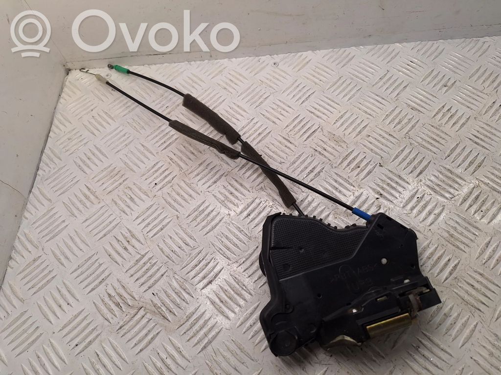 Toyota Corolla Verso AR10 Priekšpusē slēdzene 