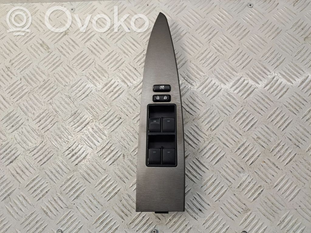 Toyota Avensis T270 Electric window control switch 