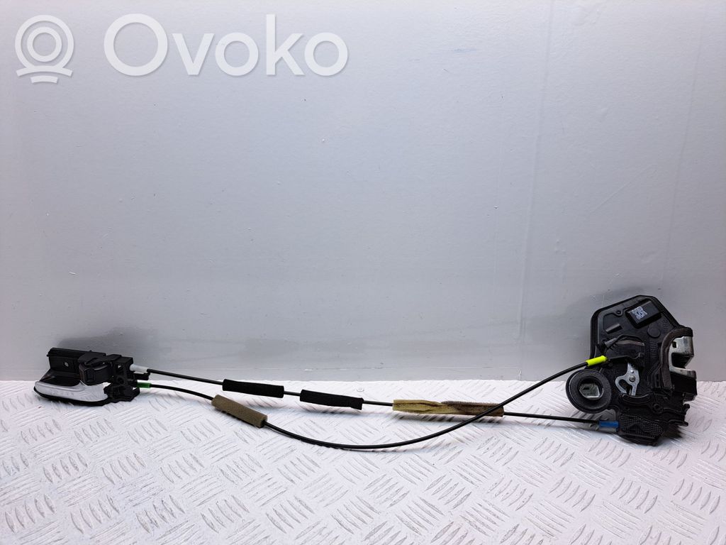 Toyota Avensis T250 Cerradura de puerta trasera 