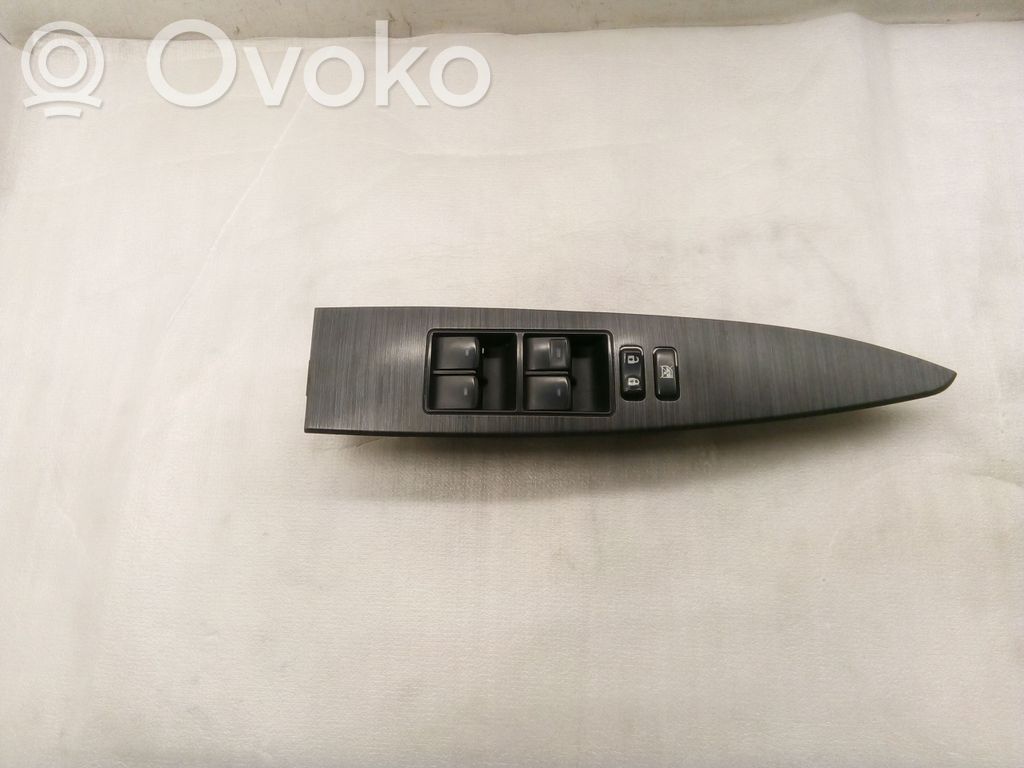 Toyota Avensis T270 Electric window control switch 